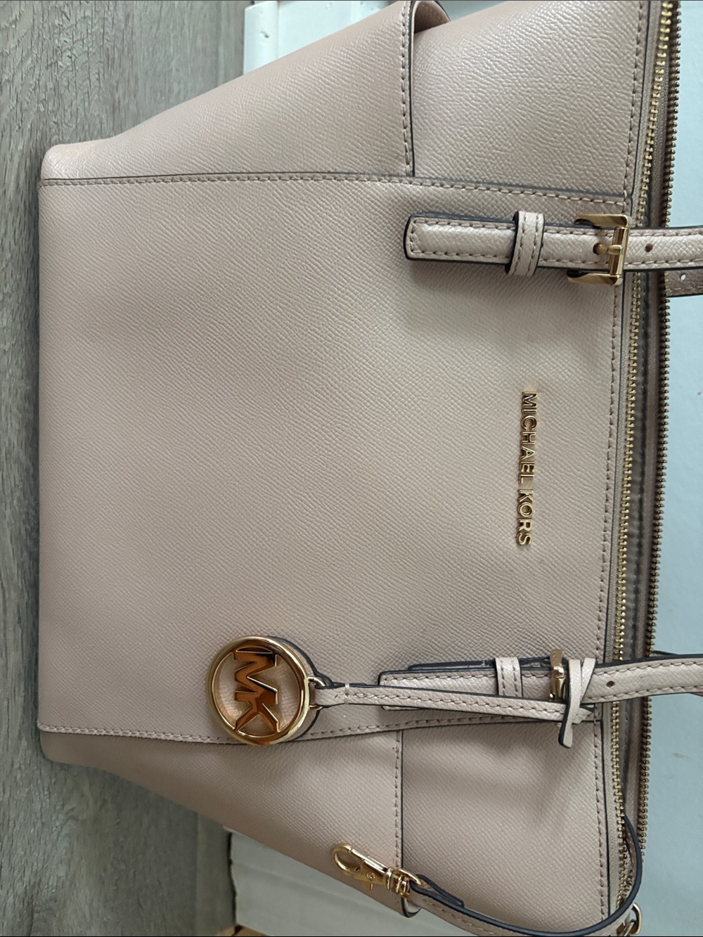 MICHAEL KORS Soft Pink Saffiano Leather Tote with Gold Hardware - Picture 2 of 4